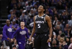 包含清晨萨克拉门托国王调整名单以备NBA季后赛，调整名单环节打磨，信心回归，高层口径保持一致的词条