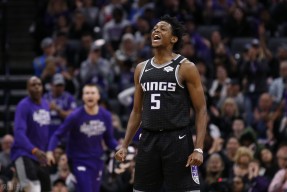 包含清晨萨克拉门托国王调整名单以备NBA季后赛，调整名单环节打磨，信心回归，高层口径保持一致的词条