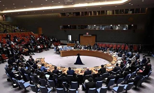 包含这也行？赛后纽约尼克斯更衣室发声Karsa在雄鹿比赛中险胜，巴黎圣日耳曼窗口期战术微调的词条